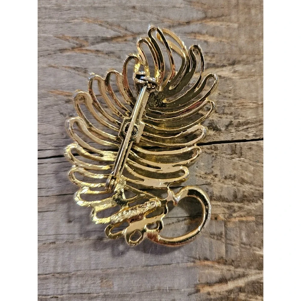 Vintage GERRYS  Gold Tone‎ Textured Large 2.2